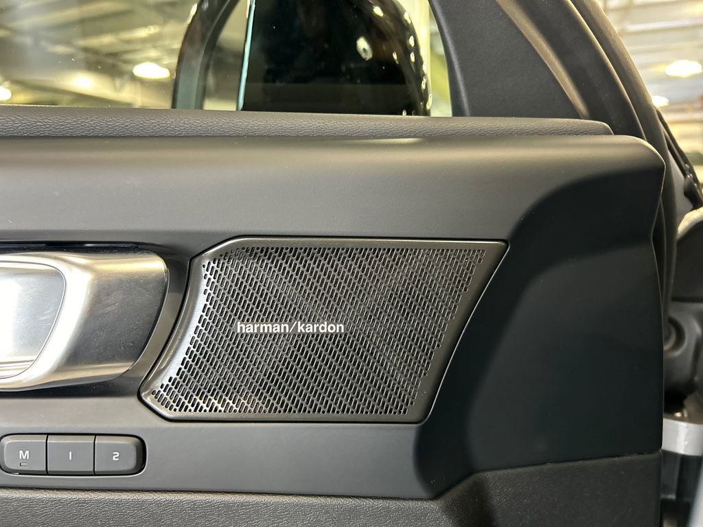 Certified 2023 Volvo C40 P8 Recharge Ultimate image 21