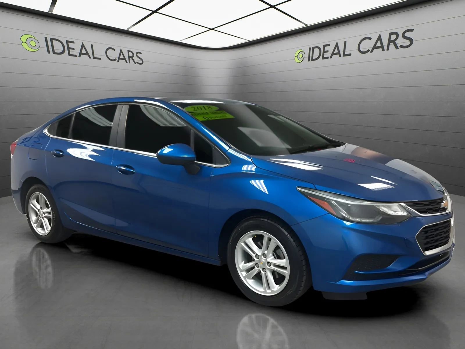 Used 2018 Chevrolet Cruze LT FWD image 3