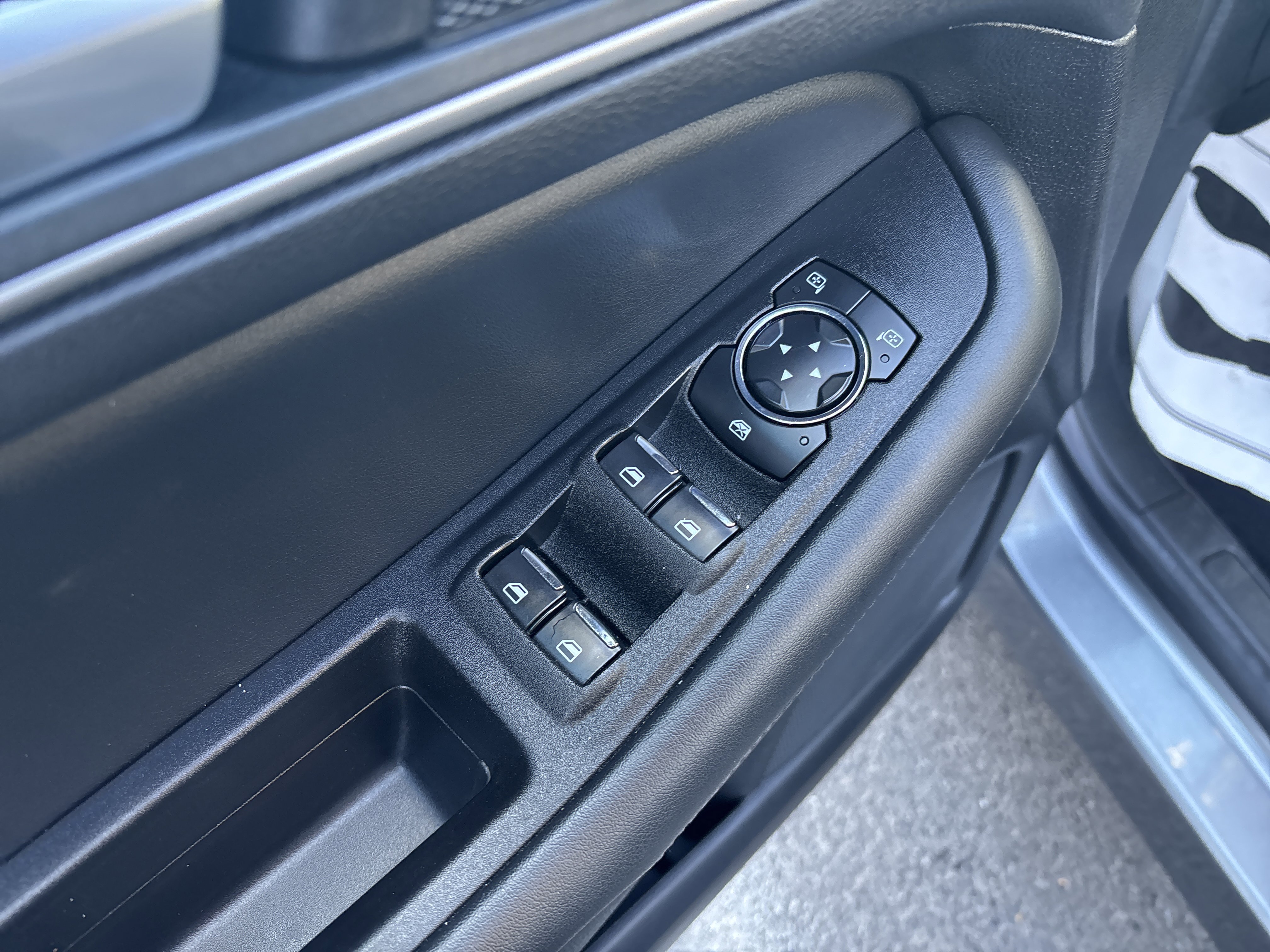 Used 2024 Ford Edge SEL image 17