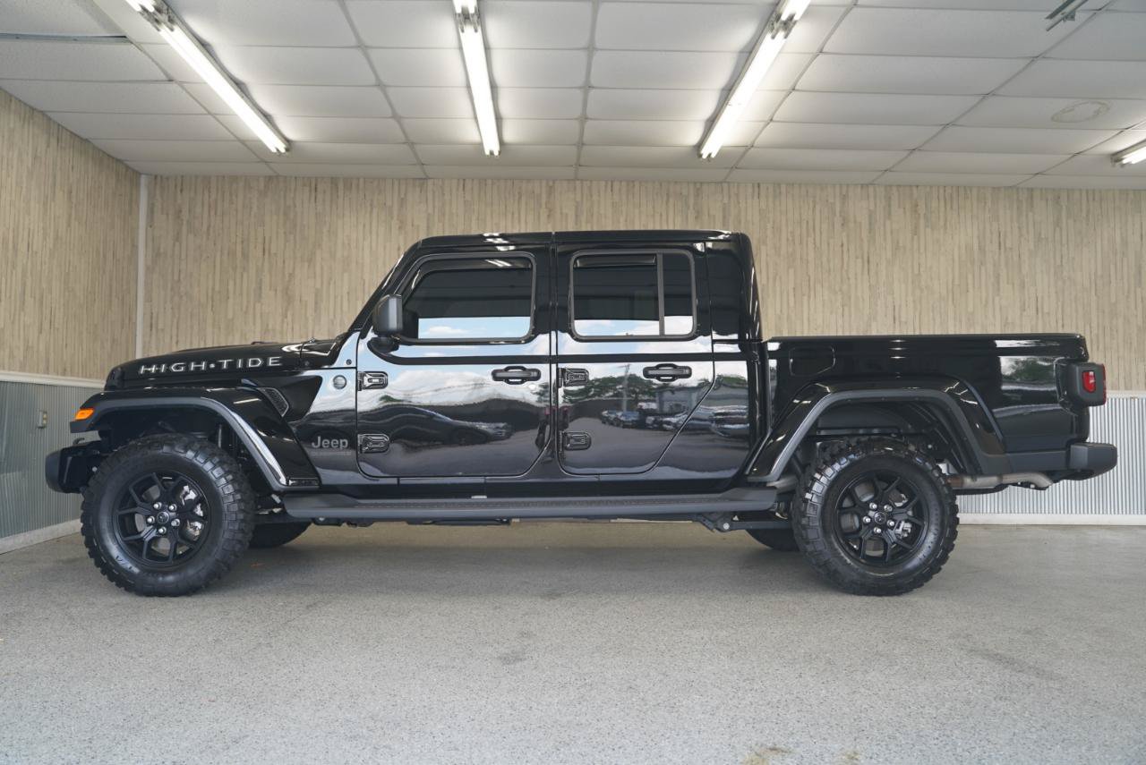 Used 2025 Jeep Gladiator Sport AWD/4WD image 5