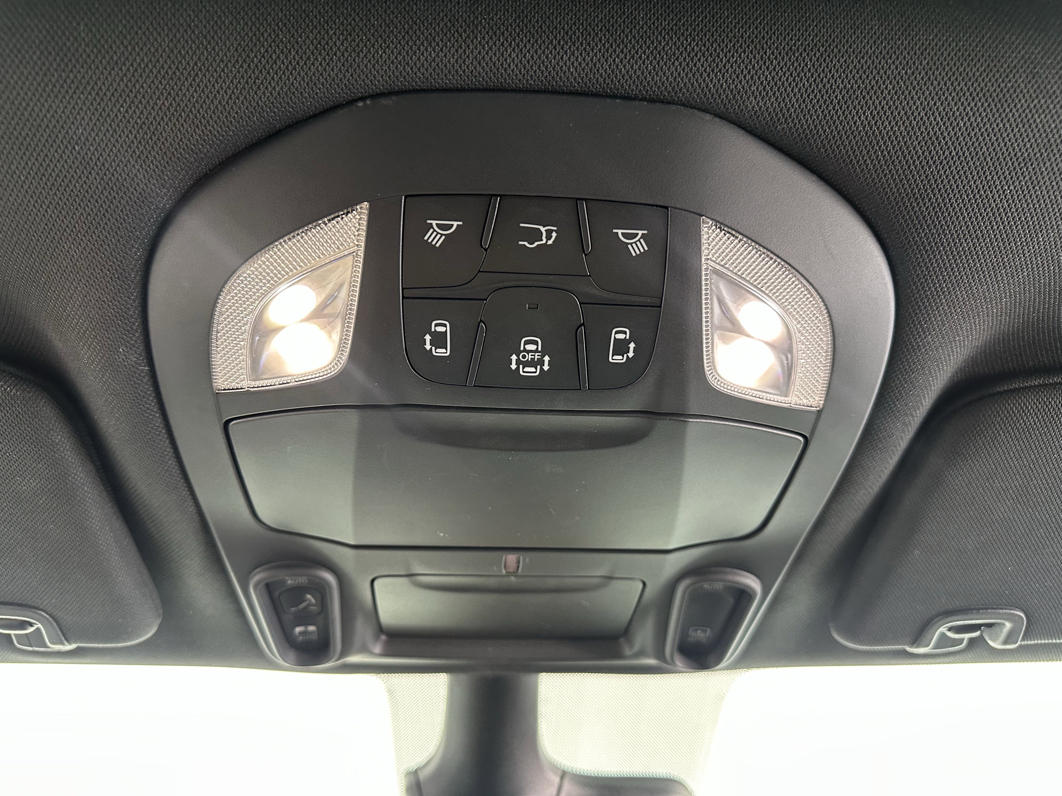 Used 2025 Chrysler Pacifica Limited image 30