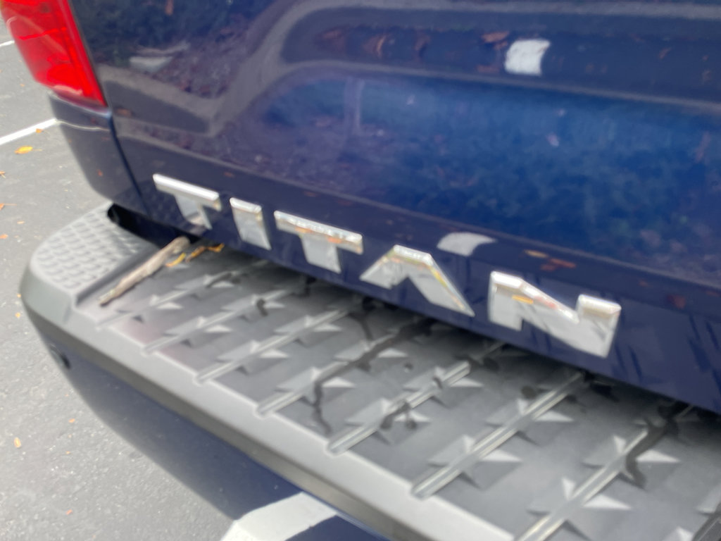 Used 2017 Nissan Titan SL image 9