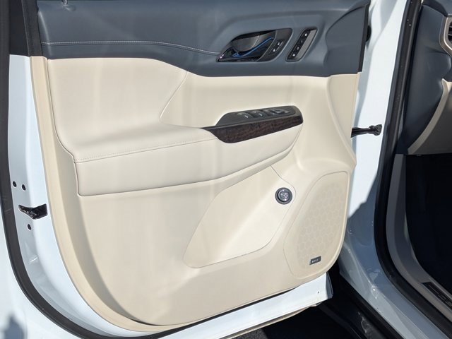 Used 2023 GMC Acadia Denali image 10