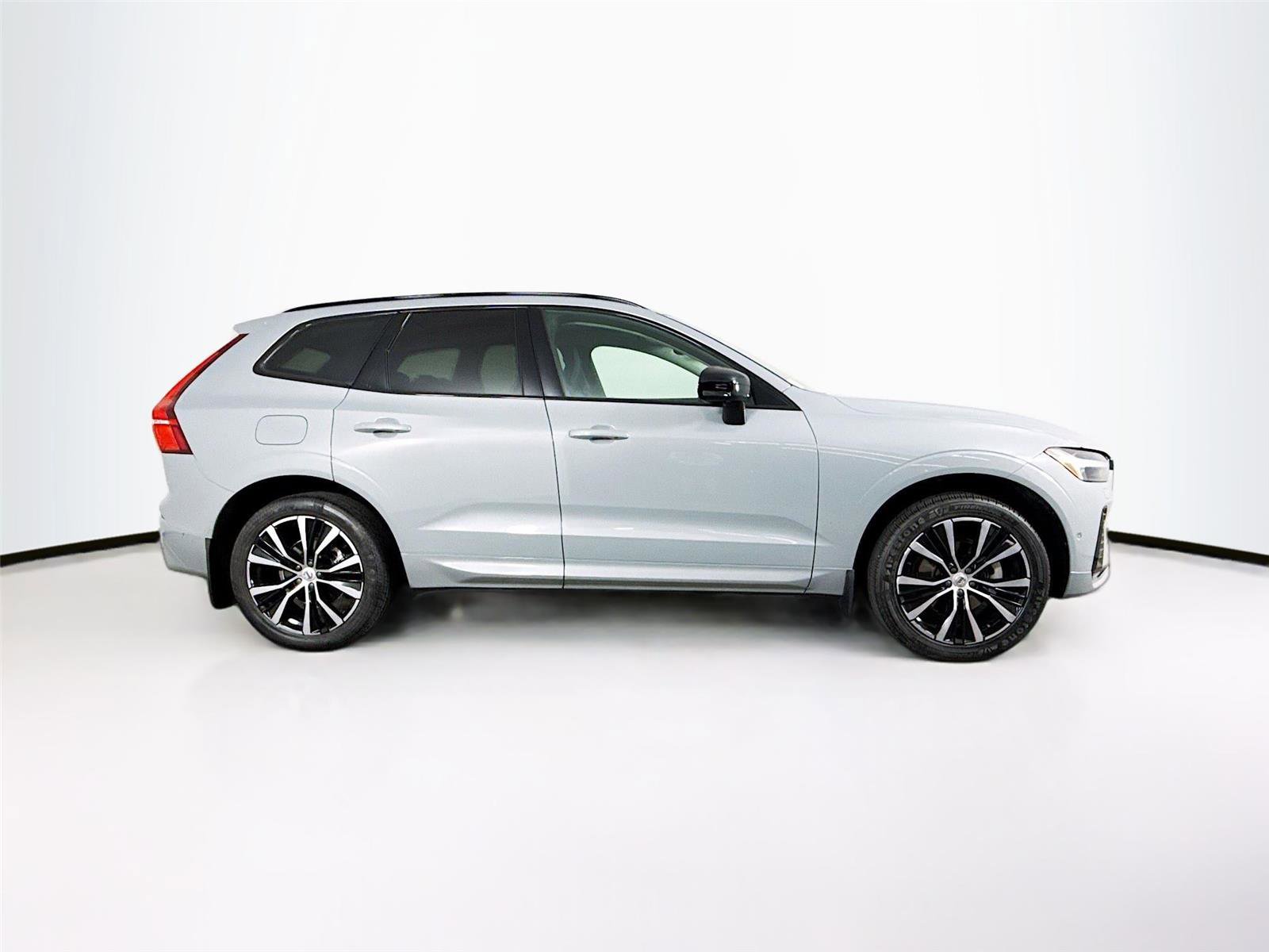 Used 2024 Volvo XC60 B5 Plus w/ Protection Package Premier AWD/4WD image 7