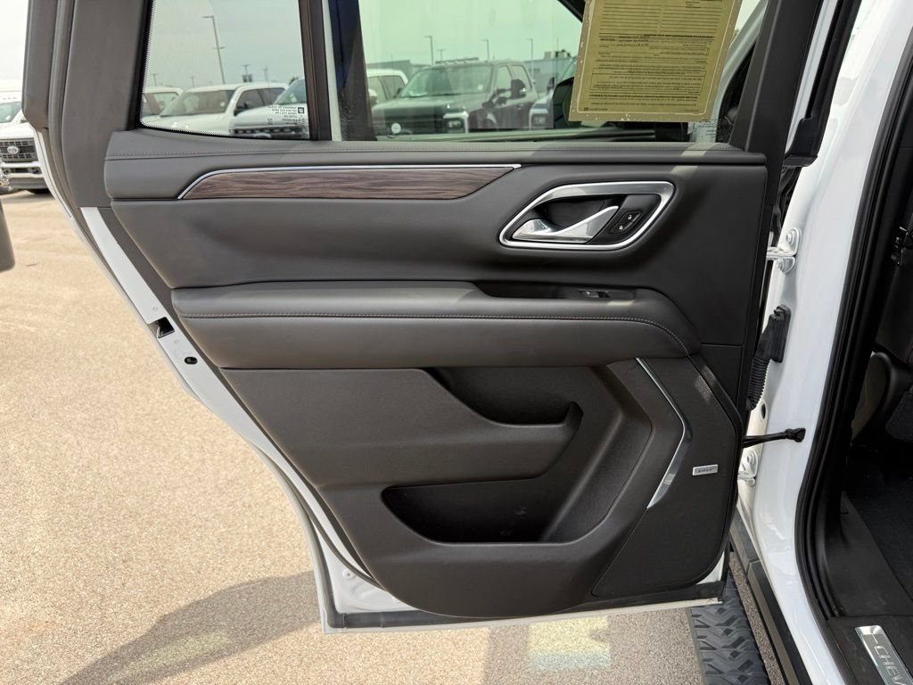 Used 2021 Chevrolet Tahoe Z71 w/ Z71 Off-Road Package AWD/4WD image 13
