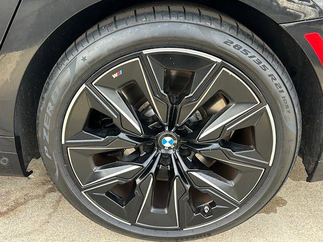 Certified 2023 BMW 760i xDrive w/ Executive Package image 30