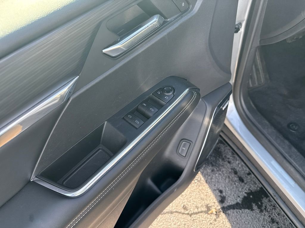 Used 2025 GMC Acadia Elevation image 12