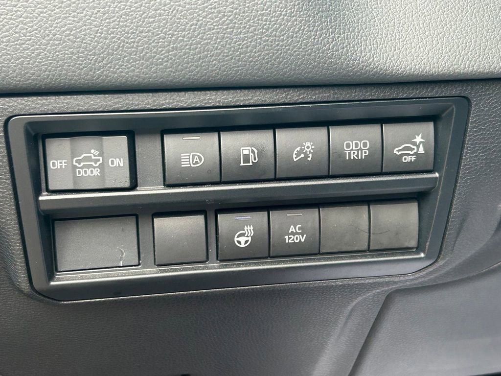Used 2024 Toyota Tundra Limited AWD/4WD image 29