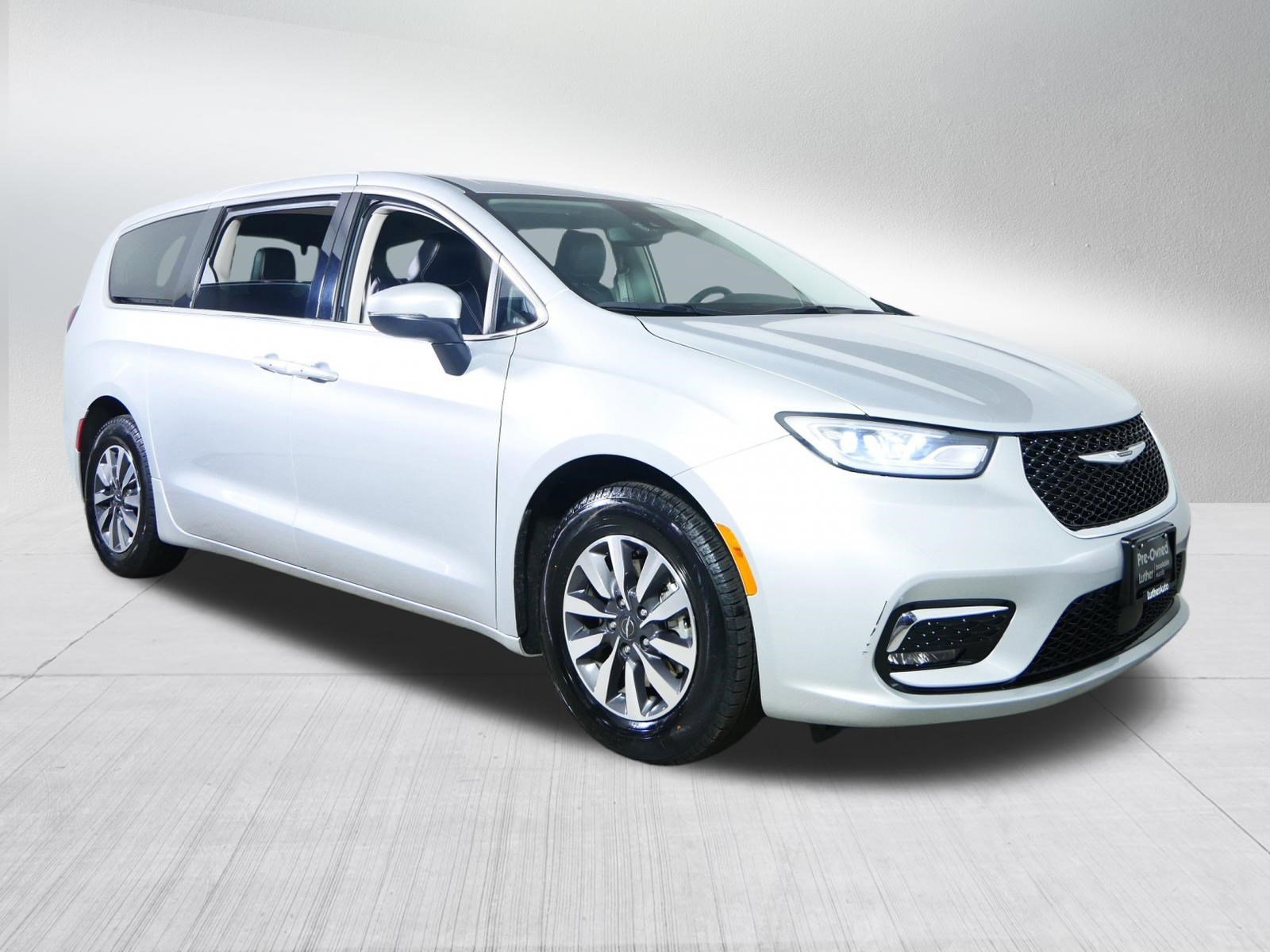 Used 2023 Chrysler Pacifica Touring-L video 1