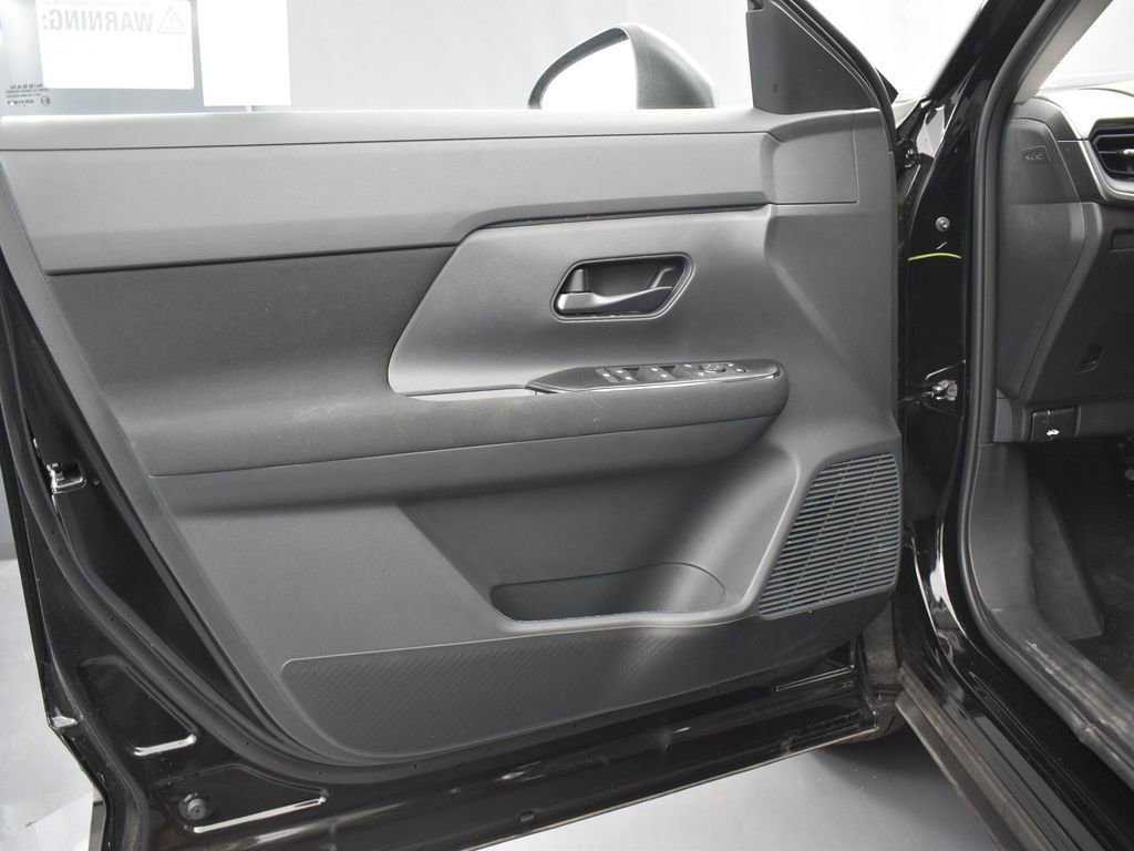 Used 2025 Nissan Kicks S image 25