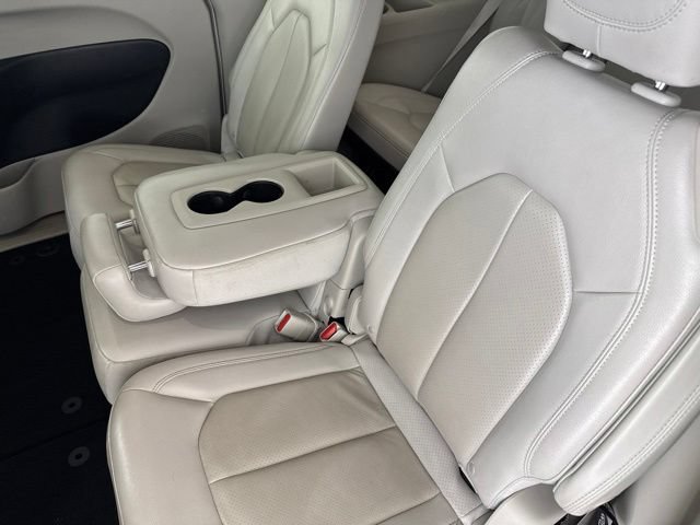 Used 2020 Chrysler Pacifica Touring-L Plus w/ Tire & Wheel Group FWD image 27