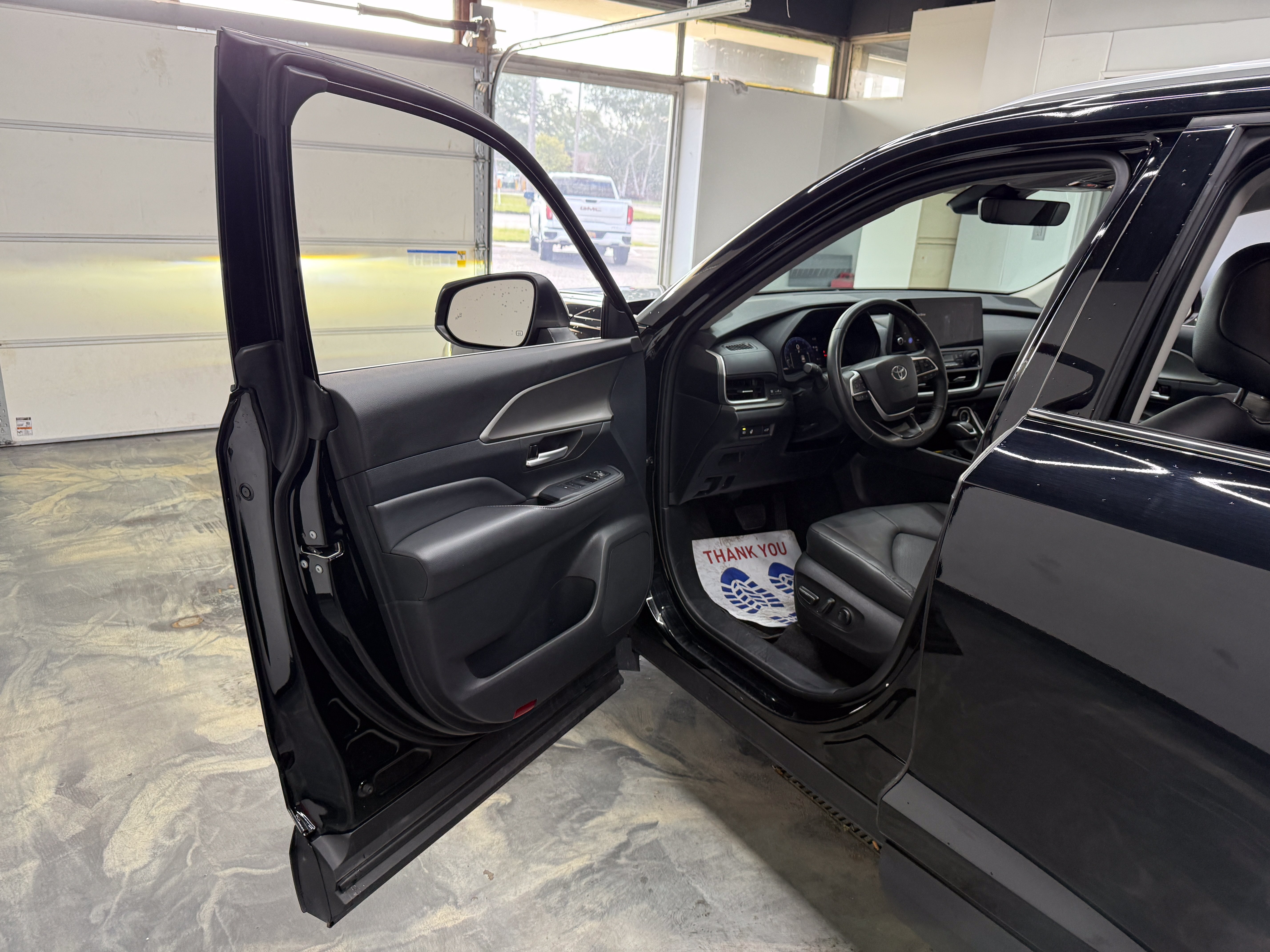 Used 2024 Toyota Grand Highlander AWD image 8