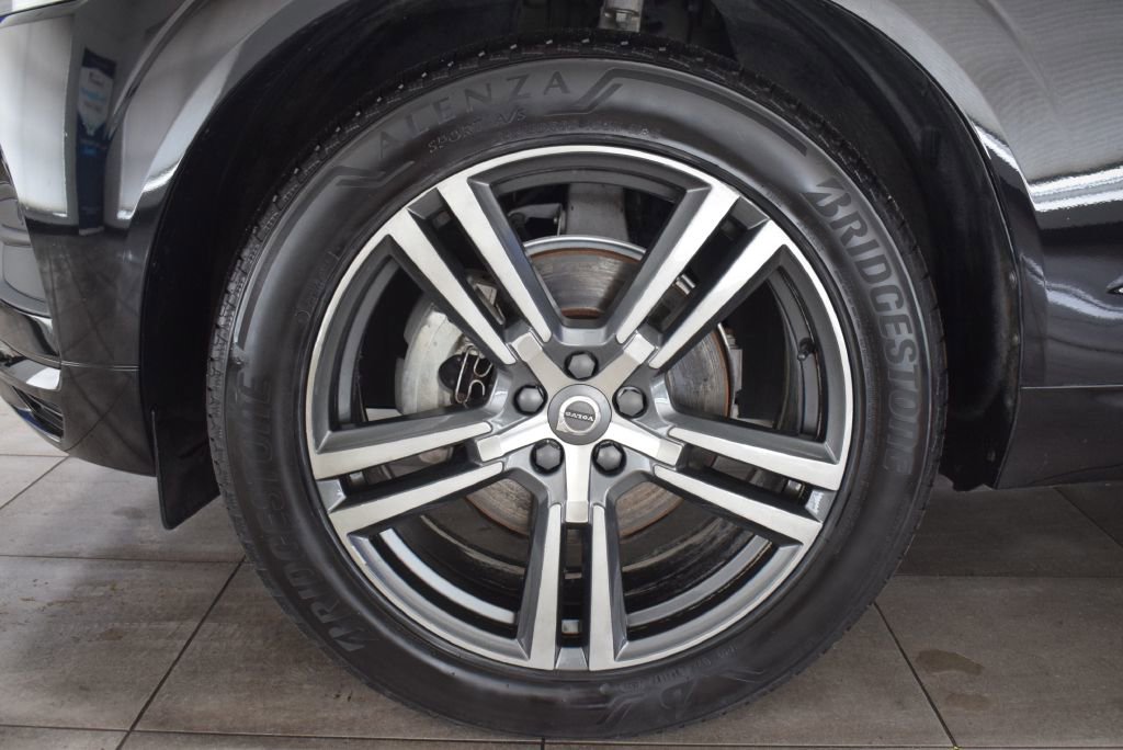 Used 2020 Volvo XC60 T5 Momentum w/ Protection Package Premier image 31