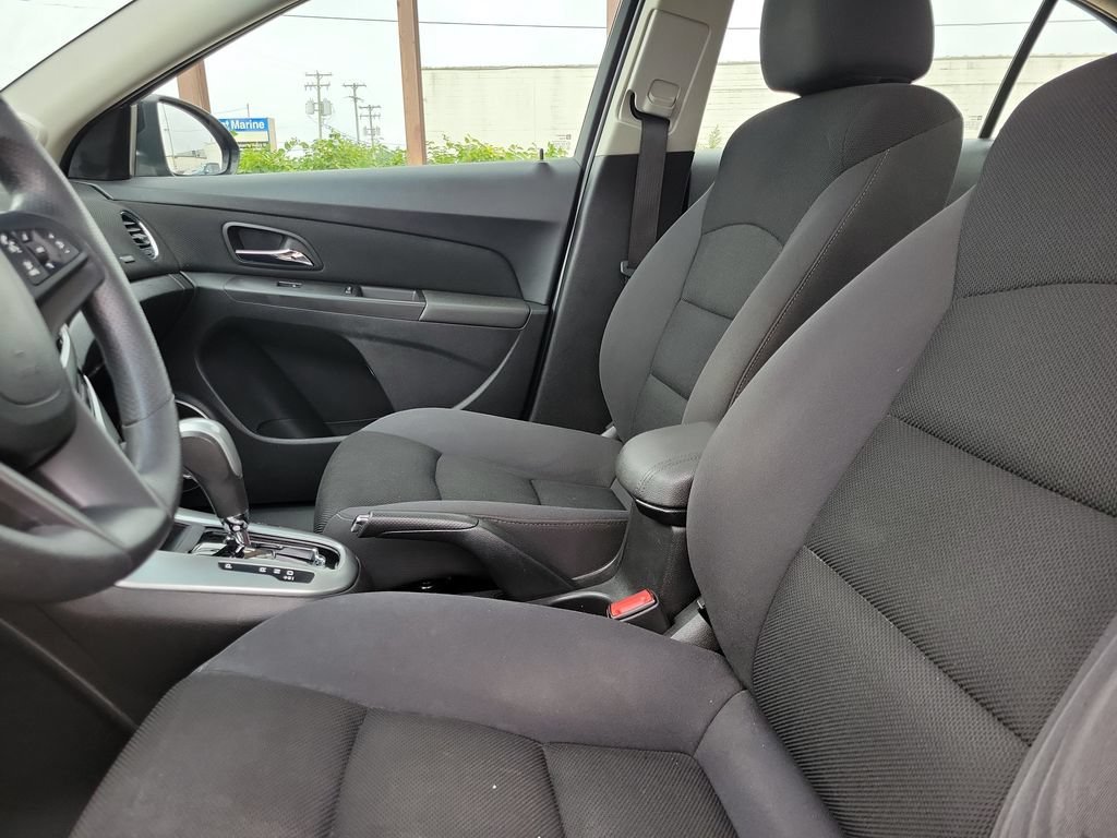 Used 2016 Chevrolet Cruze LT w/ Sun And Sound Package FWD image 18