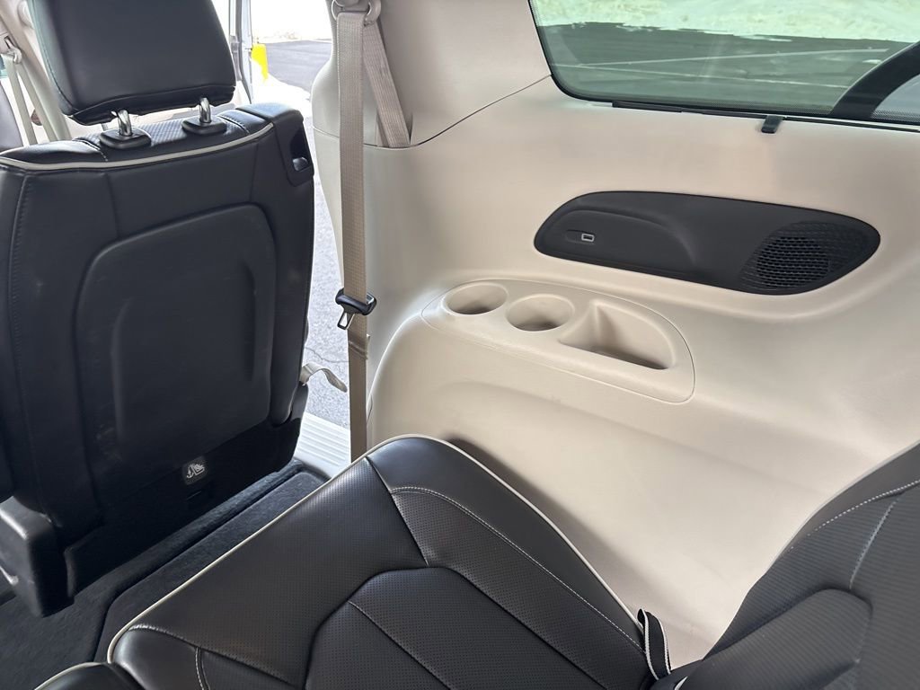Used 2024 Chrysler Pacifica Limited FWD image 26