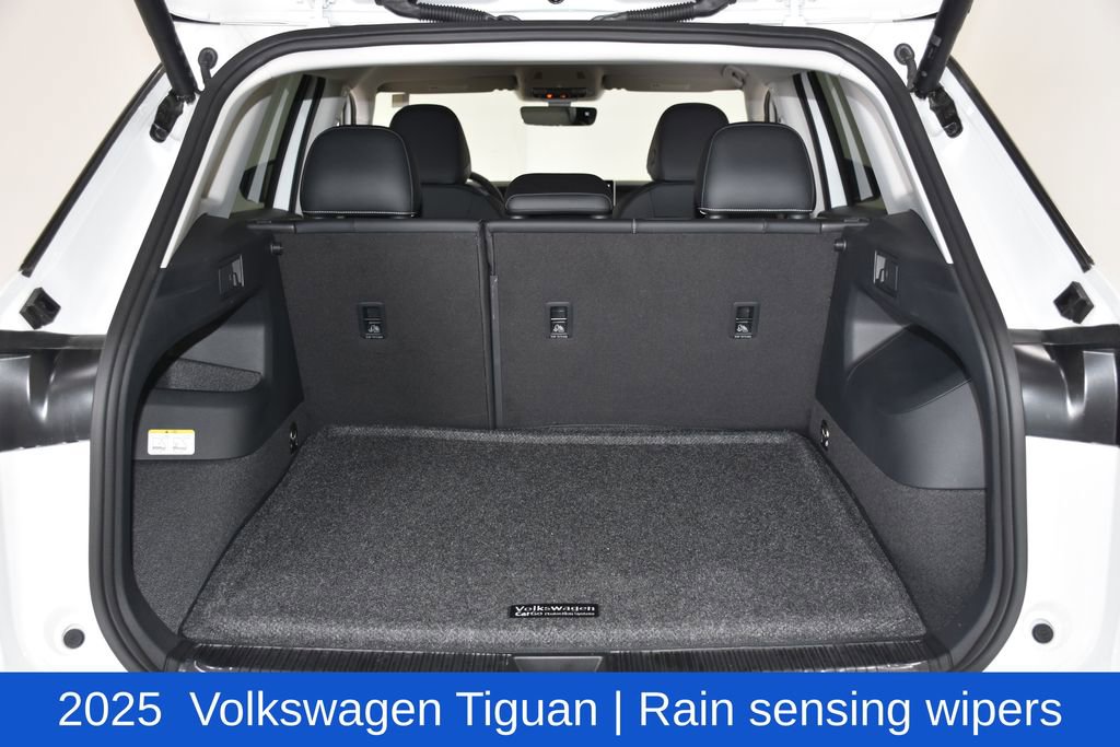 Used 2025 Volkswagen Tiguan SE image 27