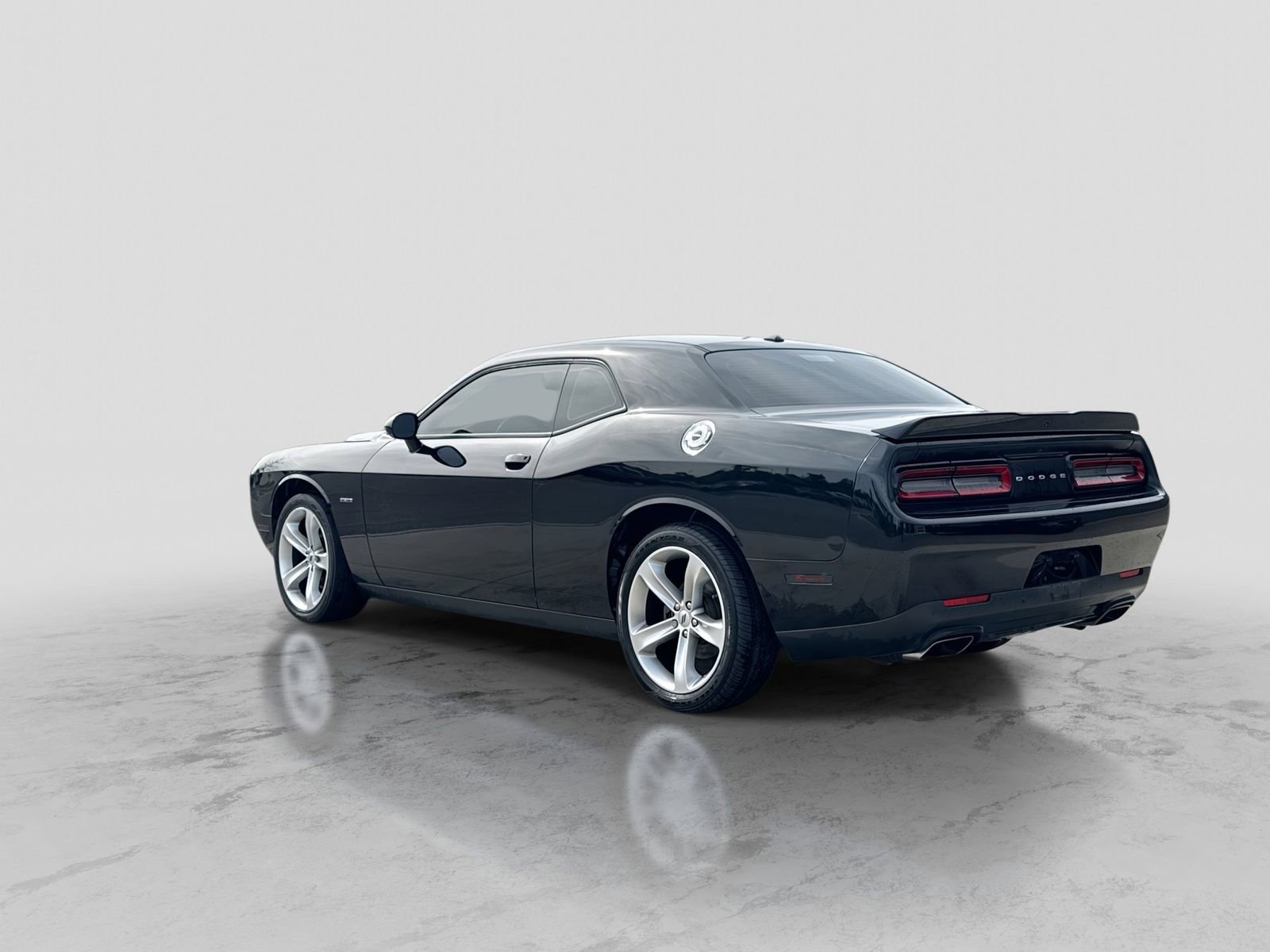 Used 2018 Dodge Challenger R/T w/ Driver Convenience Group RWD image 5