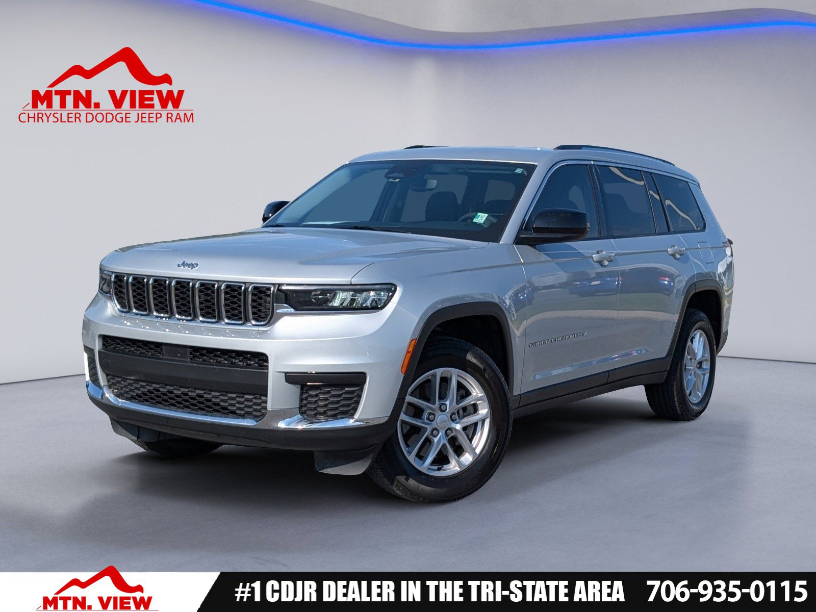 Used 2023 Jeep Grand Cherokee L Laredo RWD image 1