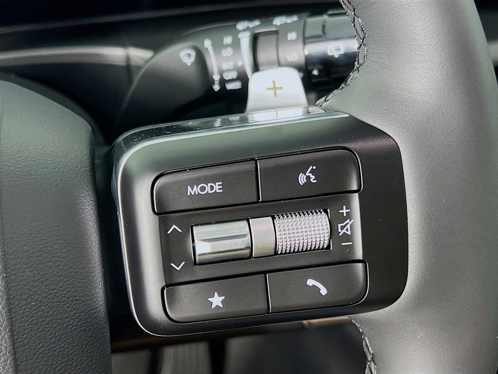 New 2025 Hyundai Santa Fe SEL AWD/4WD image 15