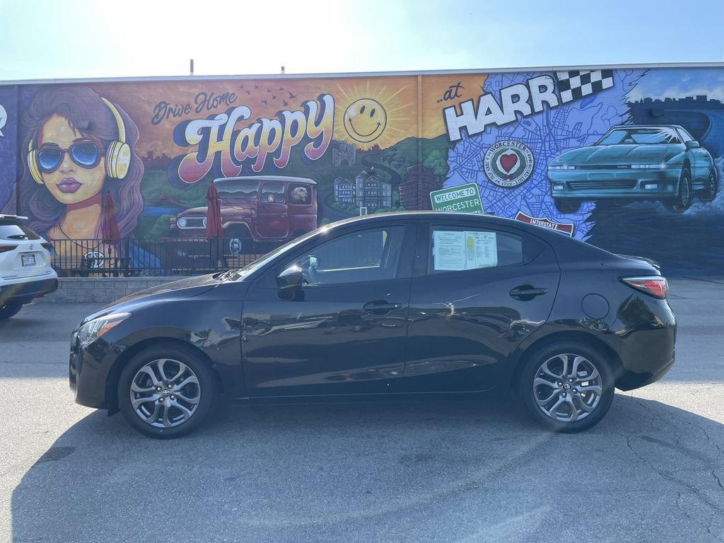 Used 2019 Toyota Yaris LE FWD image 2