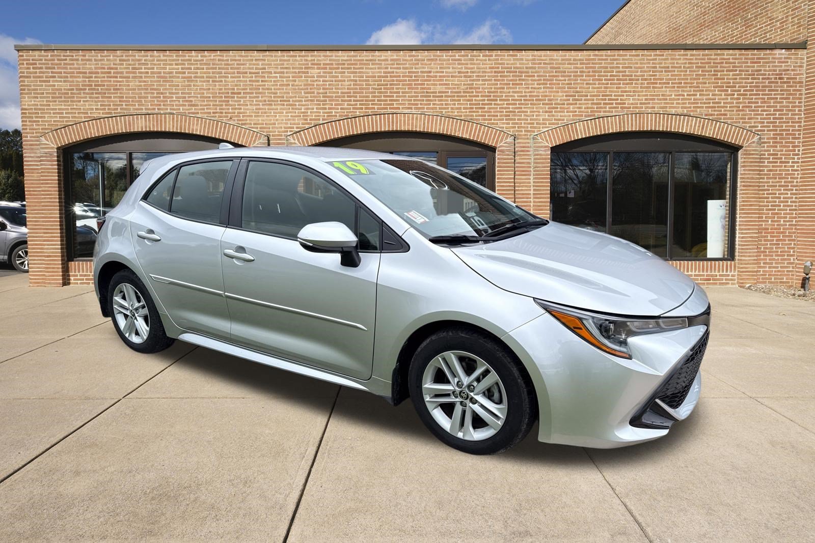 Used 2019 Toyota Corolla SE w/ SE Option Package FWD image 1