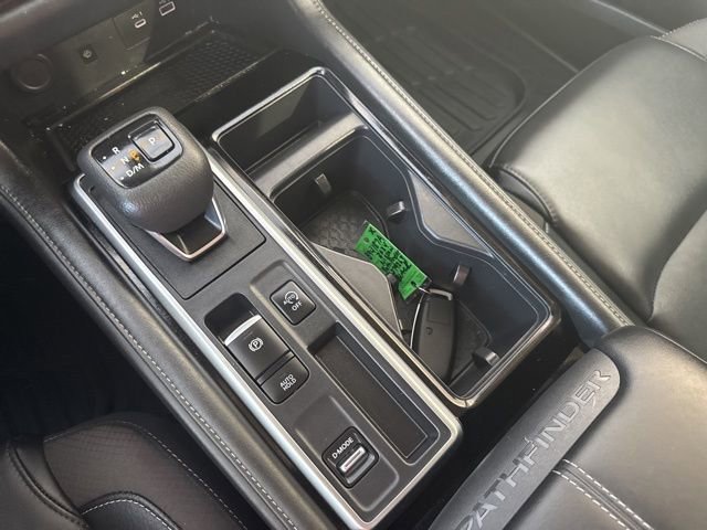 Used 2024 Nissan Pathfinder SL w/ Black Appearance Package image 21