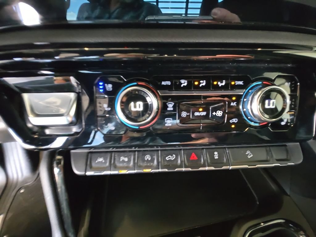 Certified 2025 GMC Sierra 1500 AT4 w/ Technology Package AWD/4WD image 17