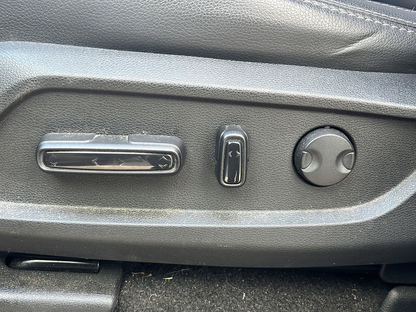 Certified 2025 Honda Pilot EX-L image 3