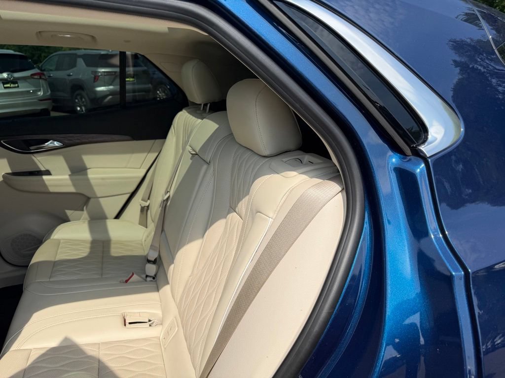 Certified 2022 Buick Envision Avenir w/ Technology Package II AWD/4WD image 10