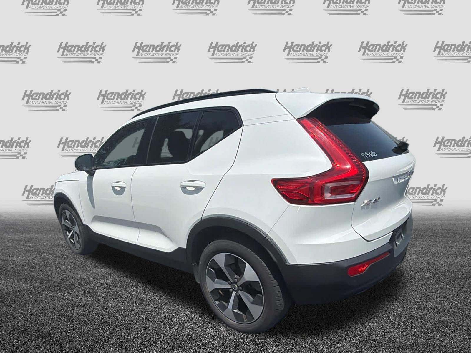 Used 2024 Volvo XC40 B5 Core AWD/4WD image 11