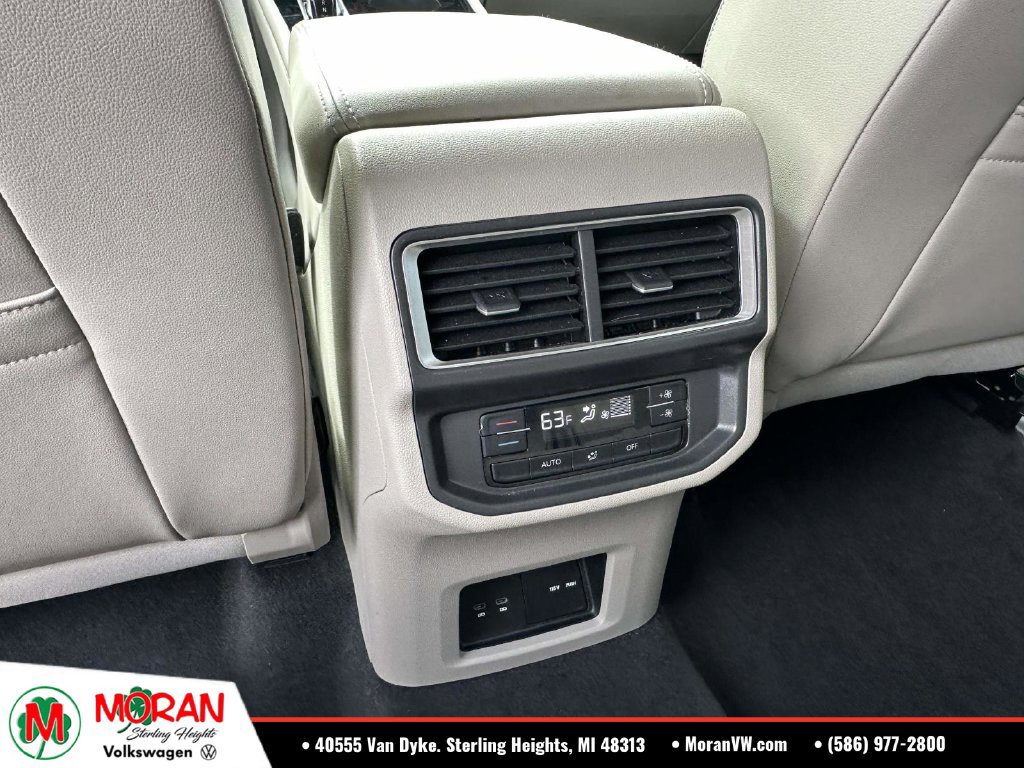 Certified 2024 Volkswagen Atlas SE w/ Black Wheel Package AWD/4WD image 13