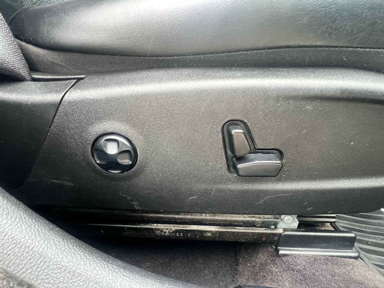 Used 2016 Chrysler 300 C AWD/4WD image 32