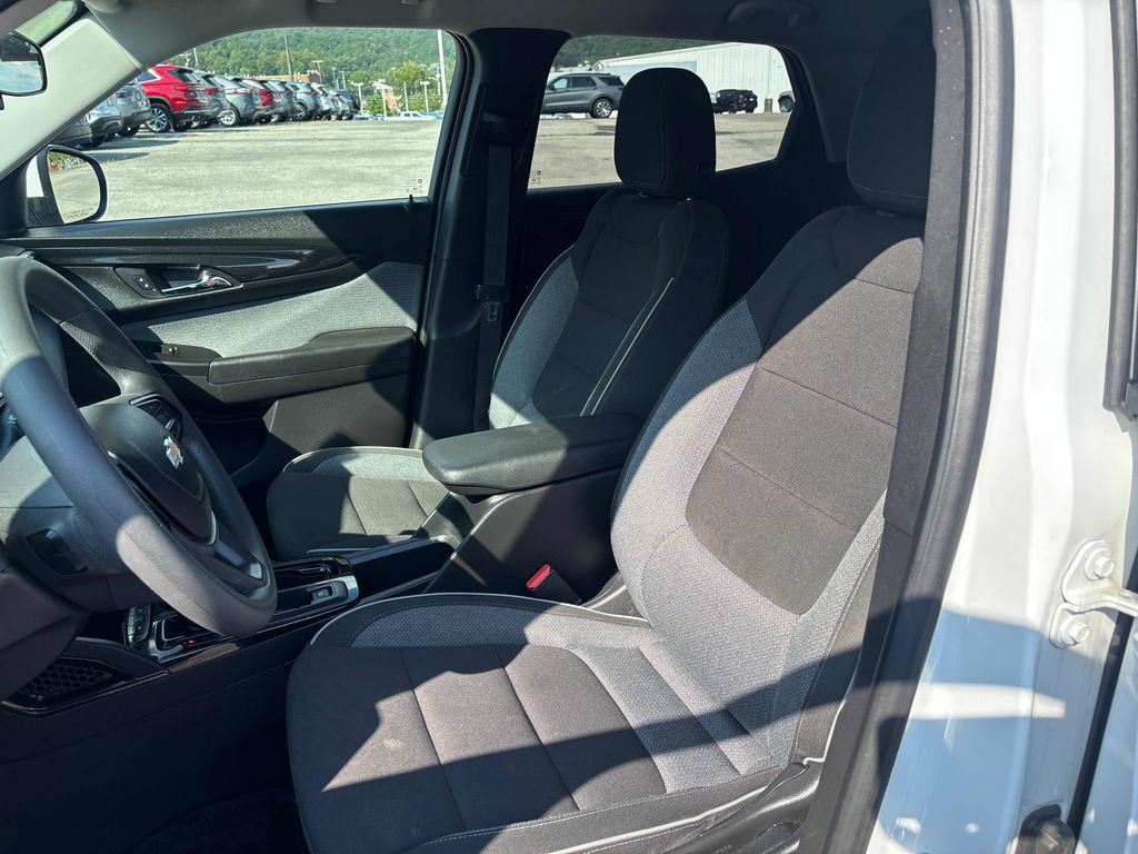 Used 2025 Chevrolet TrailBlazer LT AWD/4WD image 10