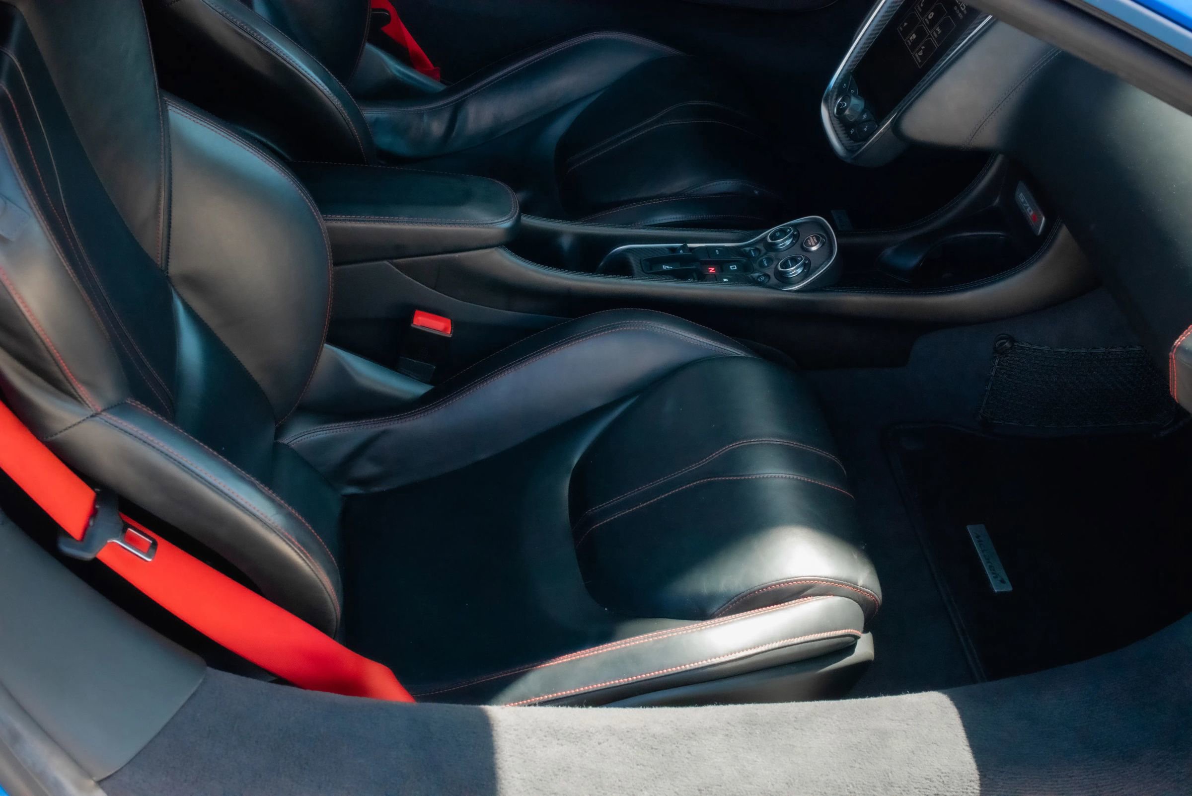 Used 2018 McLaren 570S Spider RWD image 14