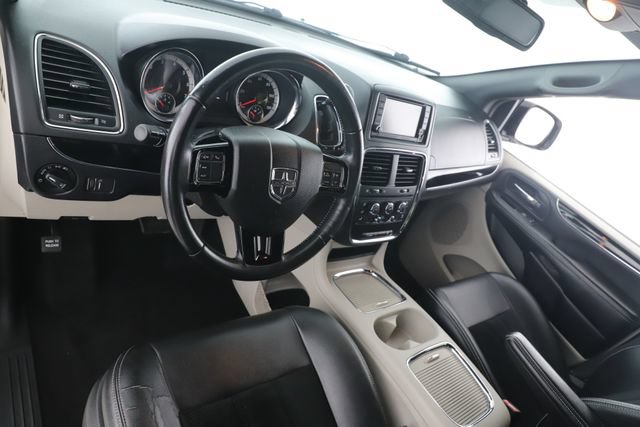 Used 2019 Dodge Grand Caravan SXT FWD image 18