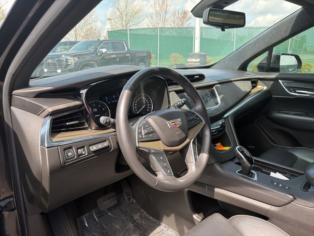 Used 2017 Cadillac XT5 Platinum w/ Driver Assist Package image 10