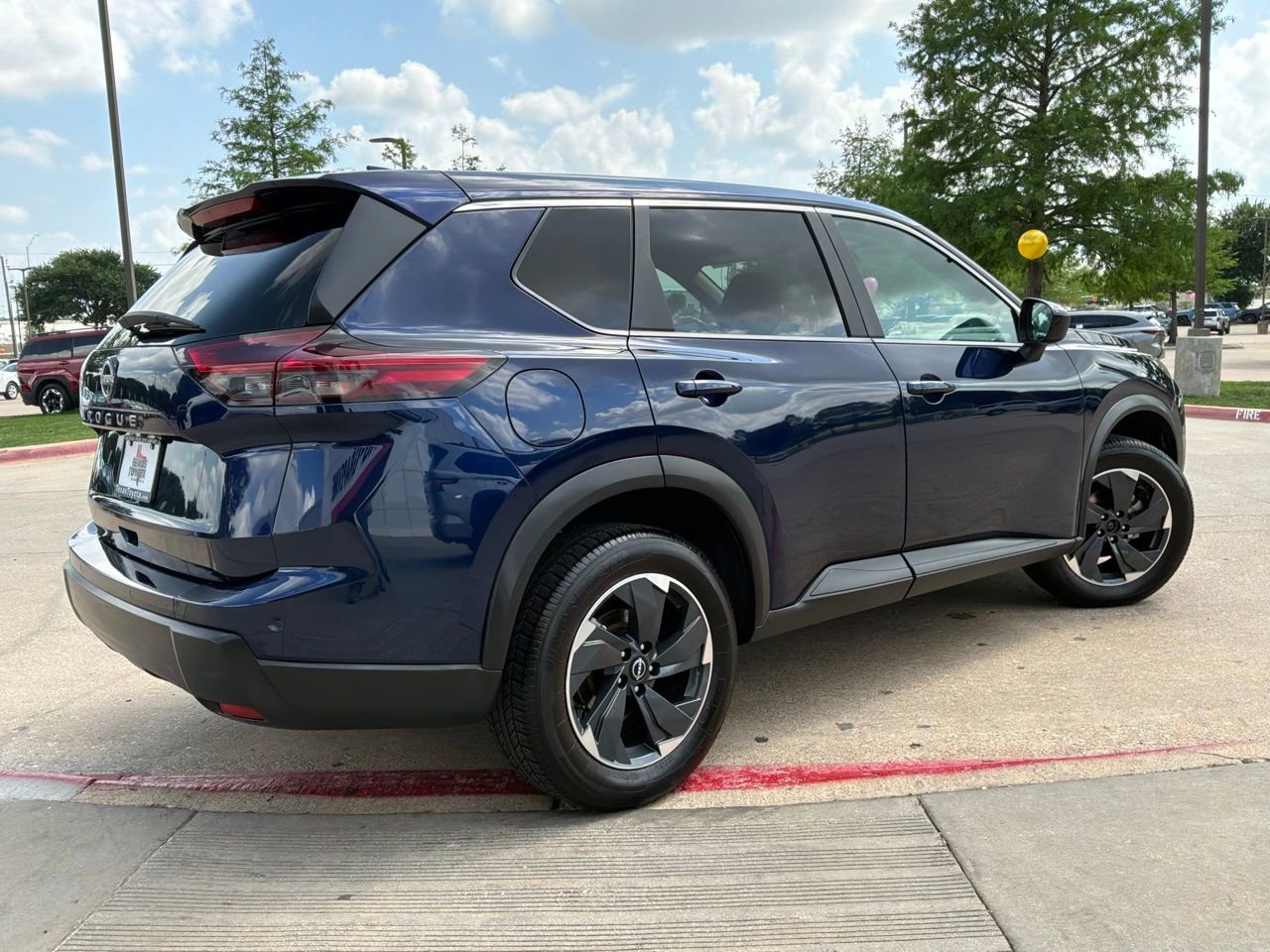 Used 2025 Nissan Rogue SV FWD image 6