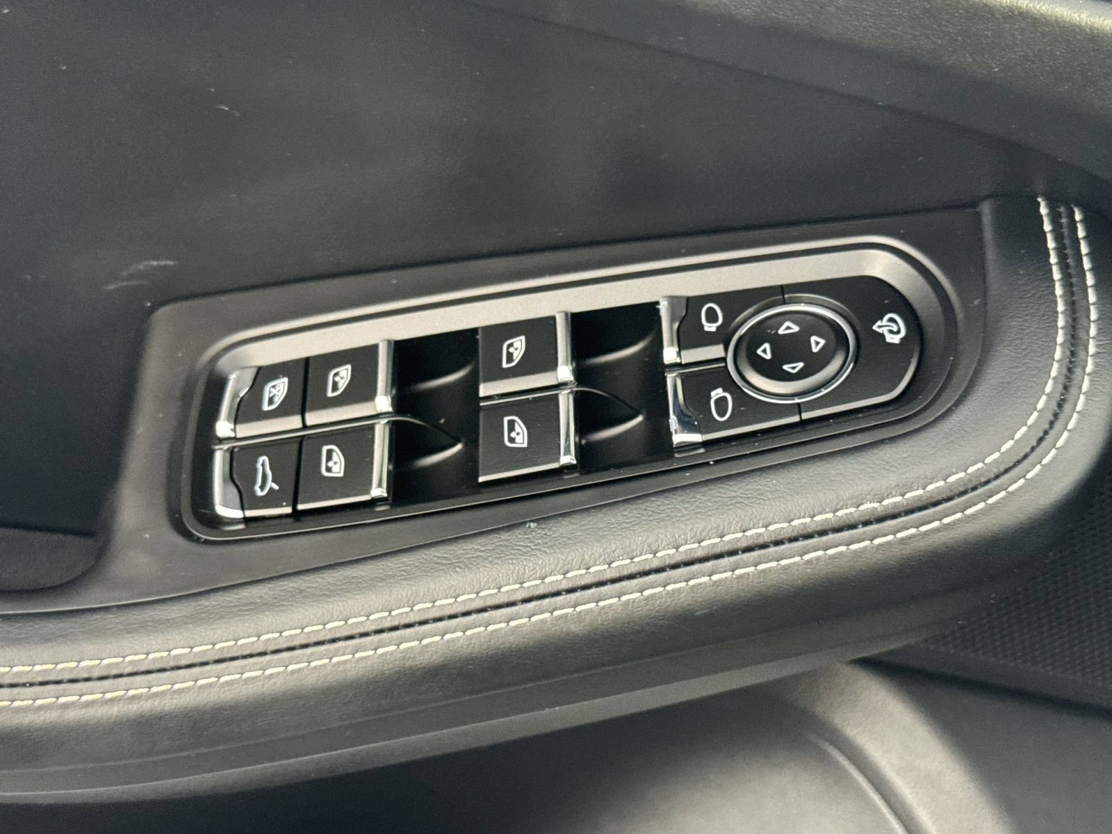 Certified 2024 Porsche Macan GTS AWD/4WD image 13