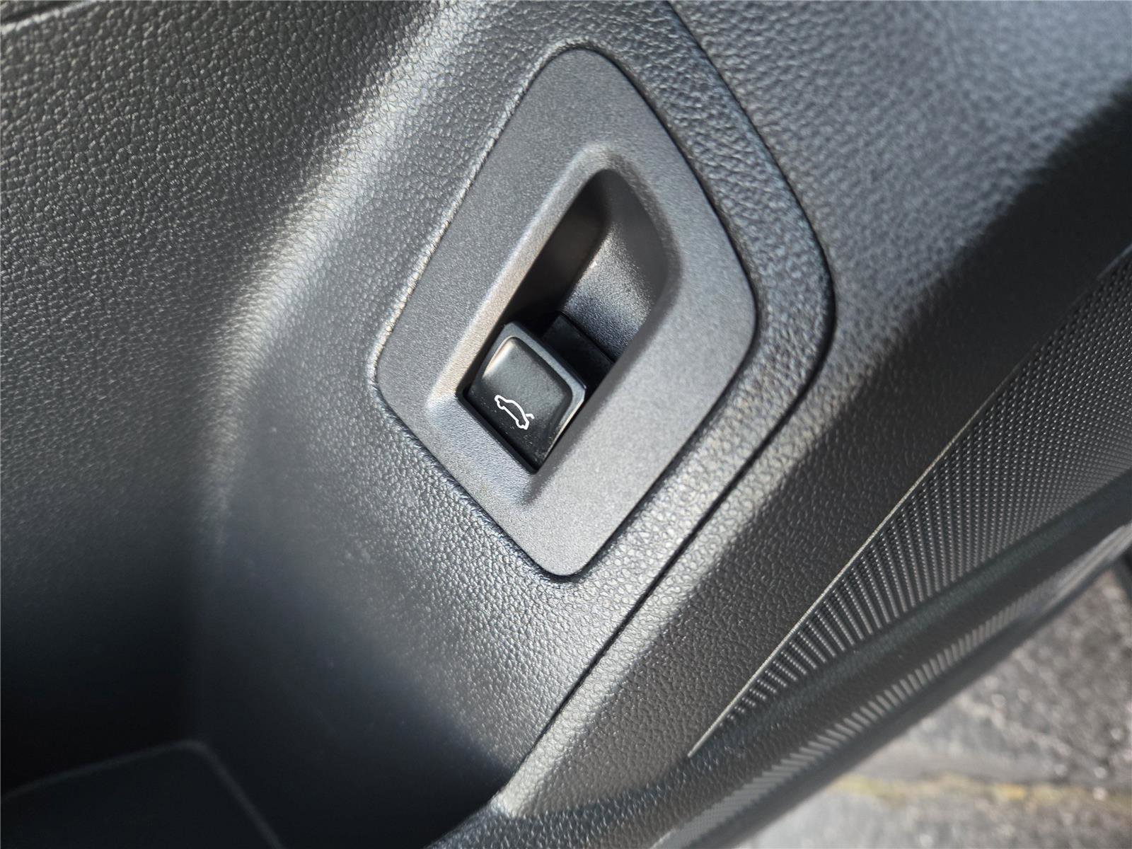 Used 2023 Volkswagen Atlas SE image 15