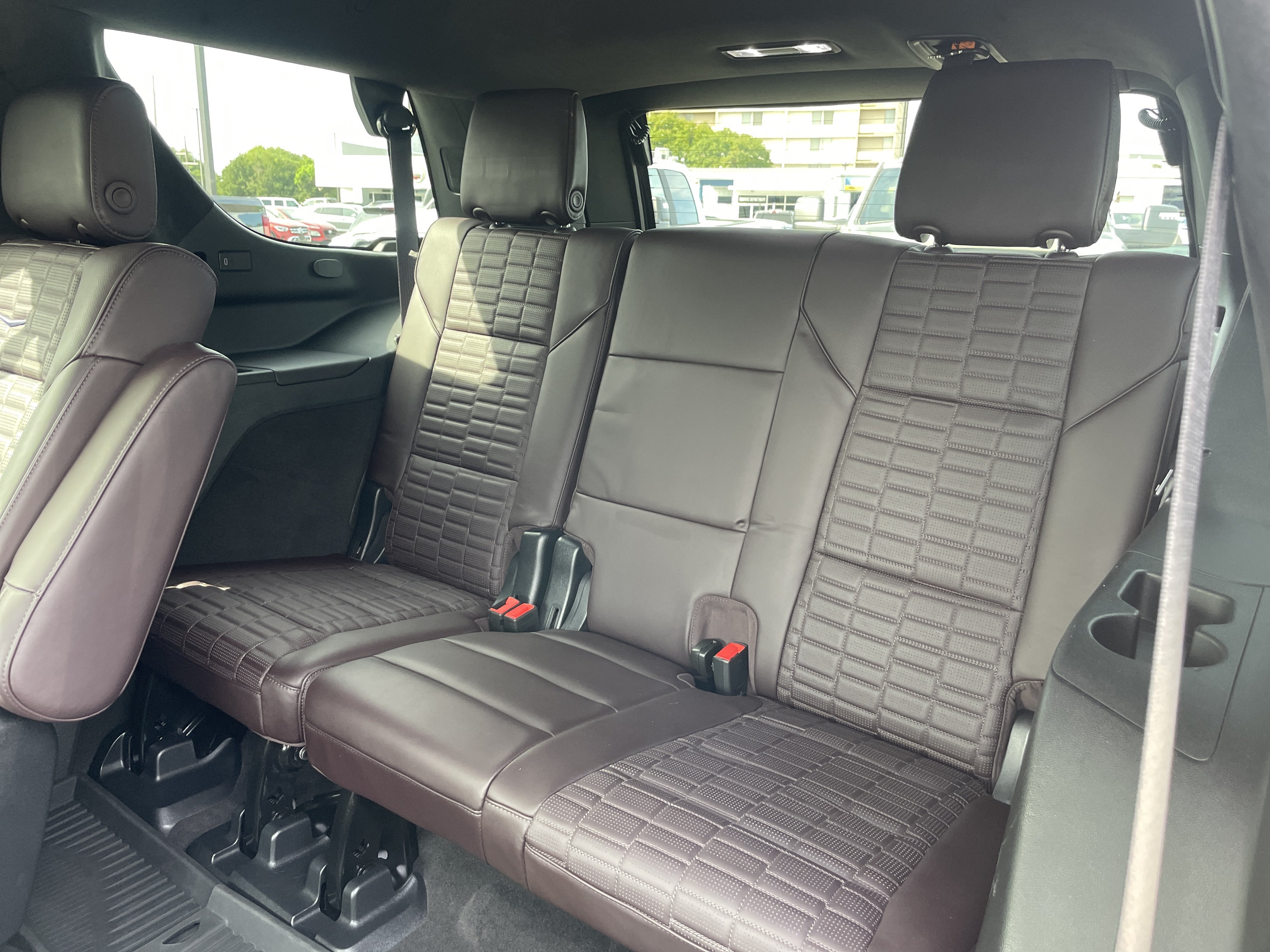 Used 2023 Cadillac Escalade Premium Luxury Platinum w/ LPO, Floor Liner Package AWD/4WD image 32