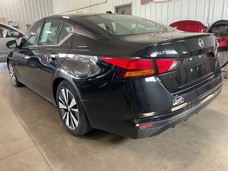 Used 2021 Nissan Altima 2.5 SV FWD image 3