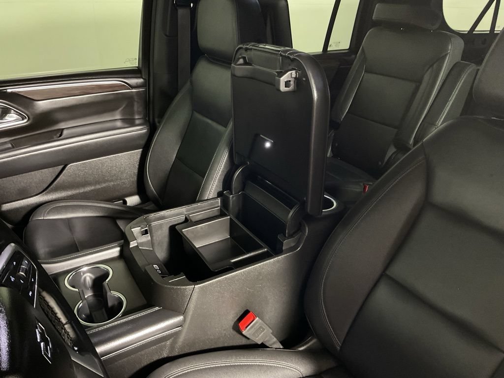 Used 2024 Chevrolet Suburban Z71 w/ Luxury Package AWD/4WD image 32