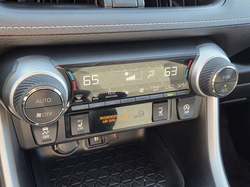 Used 2020 Toyota RAV4 XLE w/ Convenience Package image 19