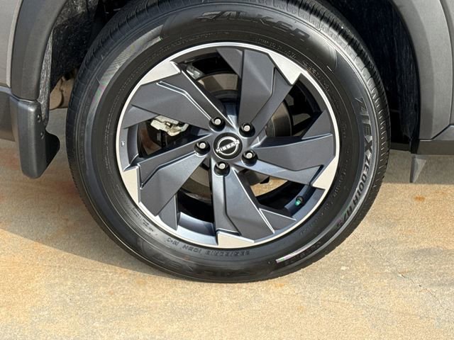 Used 2024 Nissan Rogue SV FWD image 9