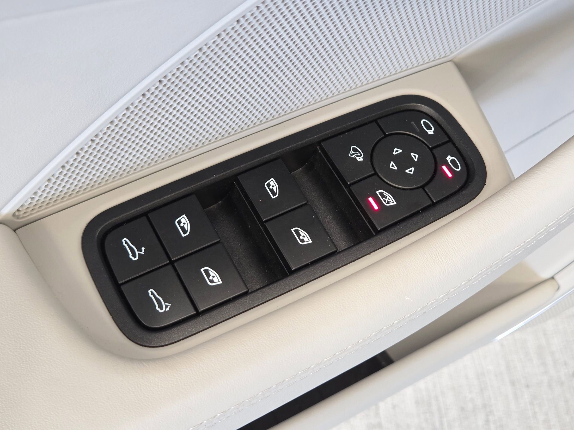 Certified 2023 Porsche Panamera 4 Platinum Edition image 15