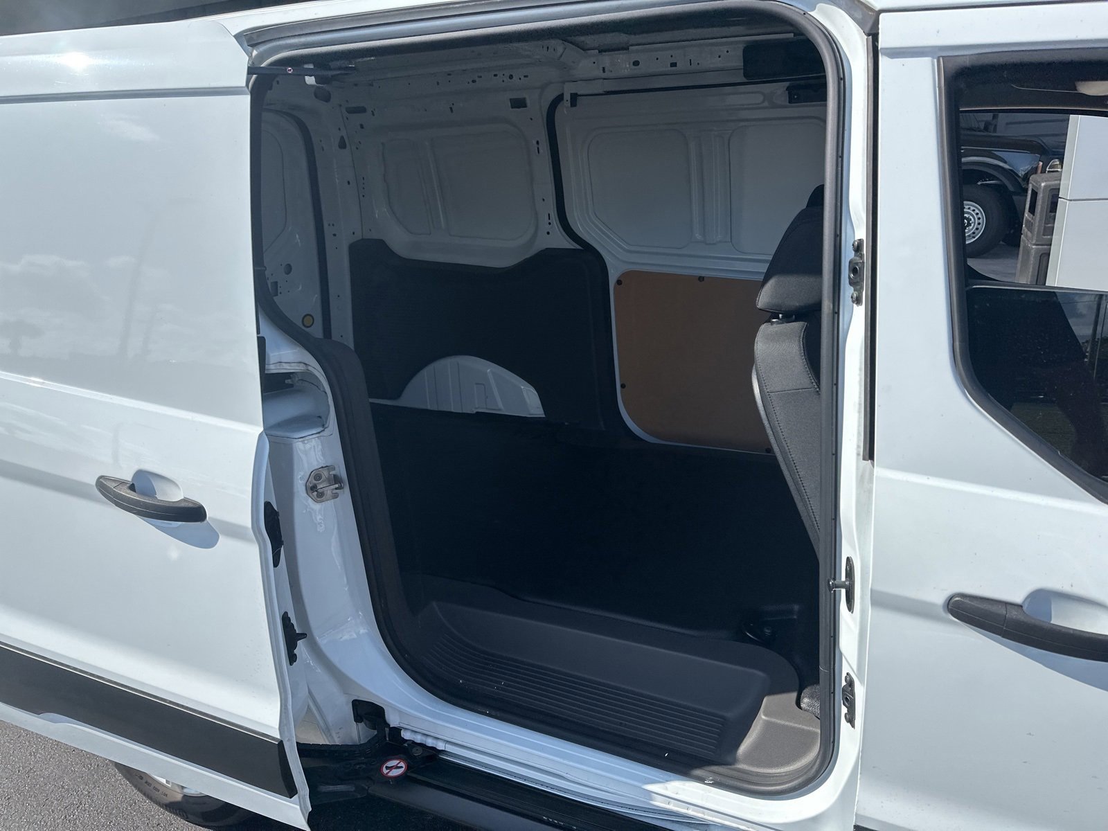 Used 2023 Ford Transit Connect XL image 6