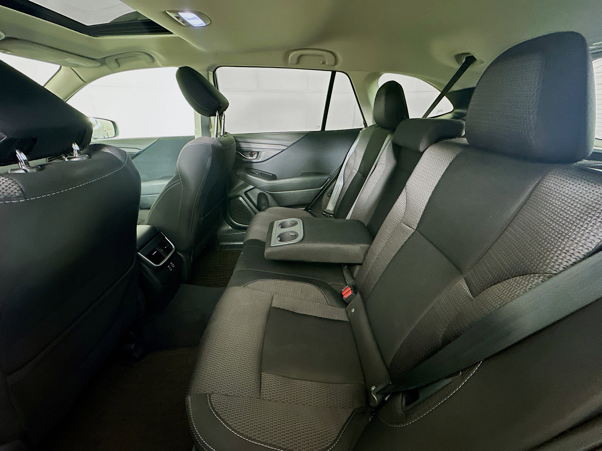 Used 2025 Subaru Outback Premium AWD/4WD image 28