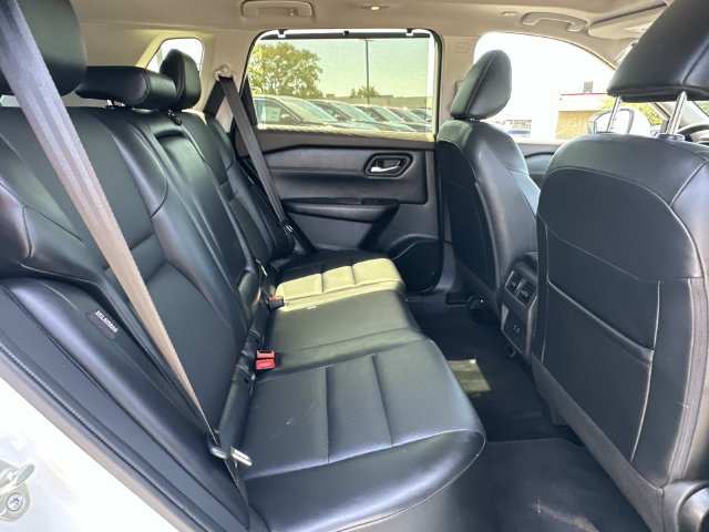 Used 2023 Nissan Rogue SV w/ SV Premium B Package AWD/4WD image 13