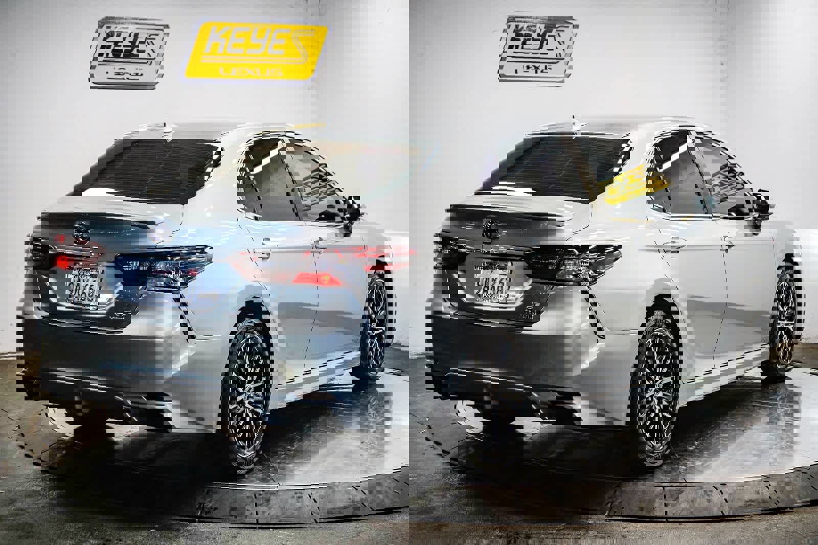 Used 2022 Toyota Camry SE image 4