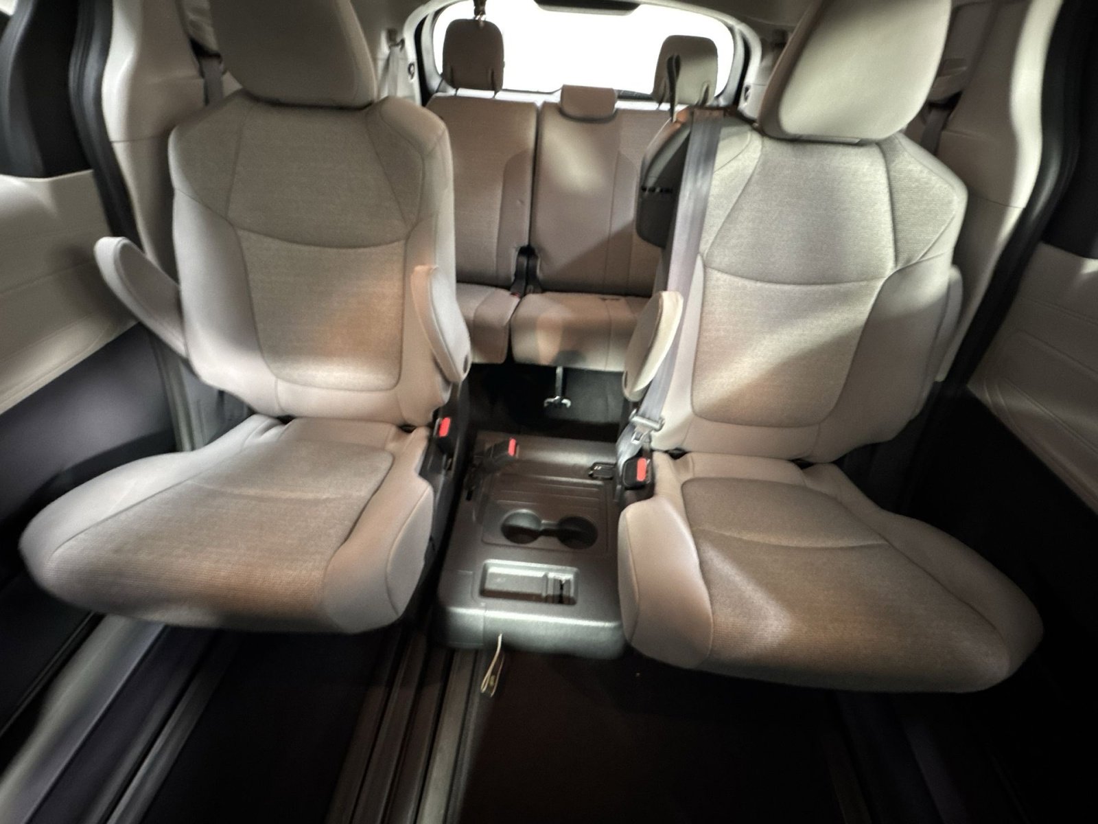 Used 2024 Toyota Sienna LE FWD image 15